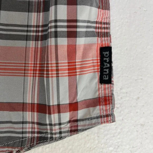 Prana Short Sleeve Button Up Shirt Mens Size Large Plaid Red Gray Pocket Casual - Picture 5 of 7